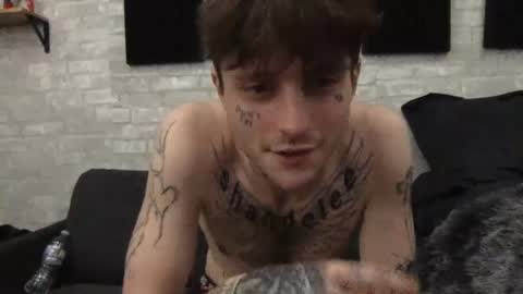 Snapshot of prettyboyszn chatting on December 28, 7:44 am pretty boy online show from December 28, 7:44 am