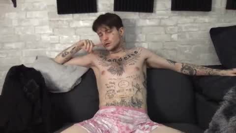 Snapshot of prettyboyszn chatting on January 1, 4:29 am pretty boy online show from January 1, 4:29 am