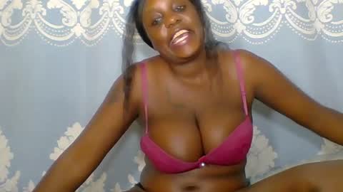 Snapshot of prettydarkskin002 chatting on June 24, 9:47 pm SHANIA online show from June 24, 9:47 pm