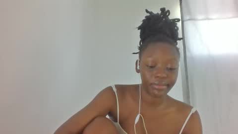 prettydollk_dons online show from April 1, 9:32 am