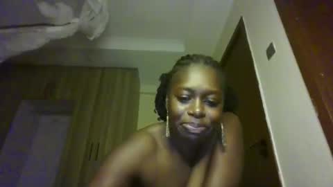 prettydulce online show from May 6, 2:19 am