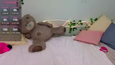 Evie online show from February 9, 9:57 am