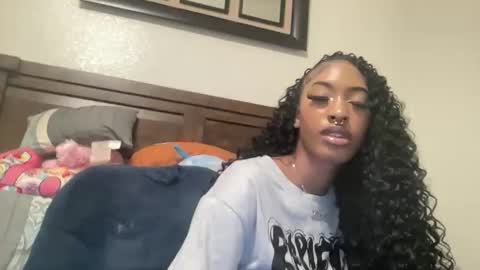 prettyfacefemale online show from March 8, 7:23 am