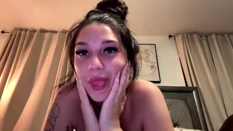 Snapshot of prettygirll23 chatting on February 17, 1:46 am prettygirllltorii online show from February 17, 1:46 am