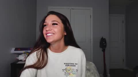 Snapshot of prettygirll23 chatting on February 21, 1:06 am prettygirllltorii online show from February 21, 1:06 am