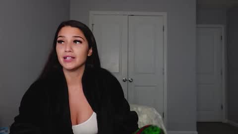 Snapshot of prettygirll23 chatting on March 21, 10:24 pm prettygirllltorii online show from March 21, 10:24 pm