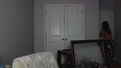 Snapshot of prettygirll23 chatting on April 3, 11:58 pm prettygirllltorii online show from April 3, 11:58 pm