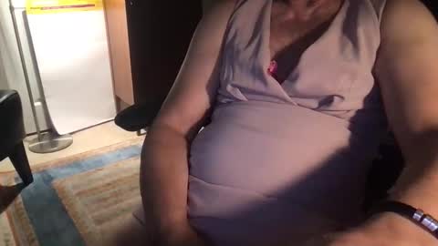 Snapshot of prettyhusband chatting on December 3, 10:40 pm prettyhusband online show from December 3, 10:40 pm