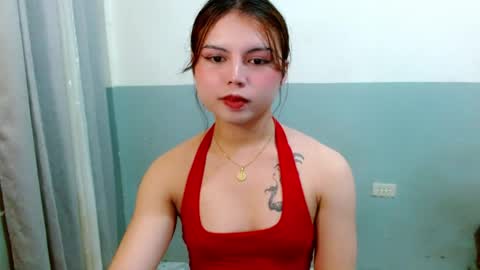 Snapshot of prettyjulian chatting on April 8, 1:05 am SEXY JULIA online show from April 8, 1:05 am