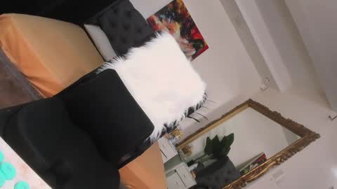 Snapshot of prettyjuliax chatting on December 16, 9:20 pm prettyjuliax online show from December 16, 9:20 pm