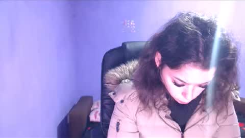 prettyjulliette online show from December 28, 5:03 pm