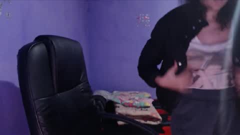 prettyjulliette online show from December 30, 2:30 pm