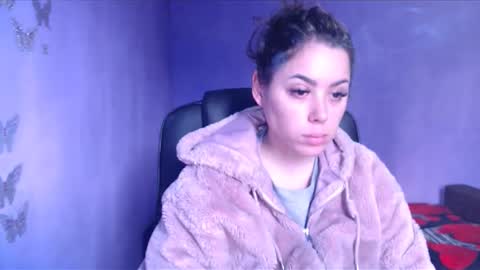 prettyjulliette online show from January 4, 10:05 am