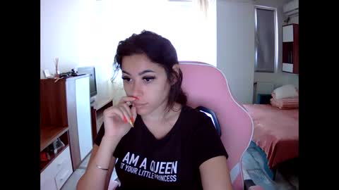 prettyjulliette online show from September 27, 10:20 am