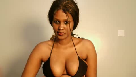 prettykeilaa online show from May 9, 11:15 am