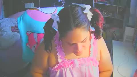 Snapshot of prettykittymami69 chatting on December 17, 3:40 pm prettykittymami69 online show from December 17, 3:40 pm