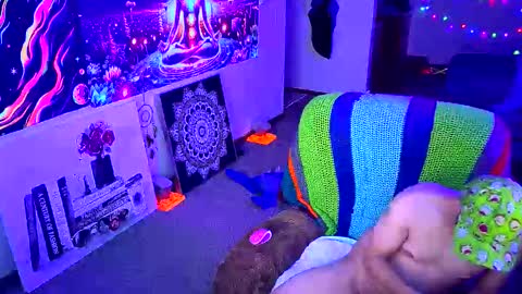 Snapshot of prettylights999 chatting on April 4, 5:27 am SevenLions online show from April 4, 5:27 am