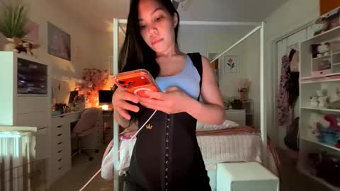 amili online show from May 21, 10:06 pm