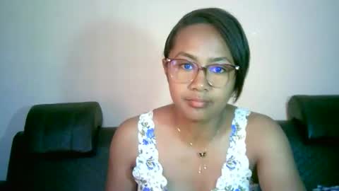 Snapshot of prettysexy3601 chatting on February 9, 6:17 am prettysexy3601 online show from February 9, 6:17 am