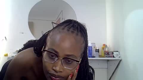 Snapshot of prettysmallsquiter chatting on May 25, 7:14 am apple online show from May 25, 7:14 am