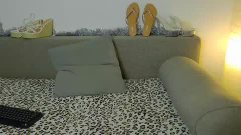 Snapshot of prettyvanessa chatting on March 5, 8:32 am prettyvanessa online show from March 5, 8:32 am