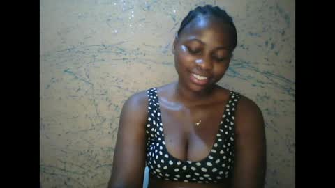 Snapshot of prettyxxpac chatting on April 17, 2:25 am prettyxxpac online show from April 17, 2:25 am