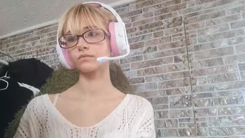 Snapshot of pricillasol chatting on March 25, 9:48 am Stella online show from March 25, 9:48 am