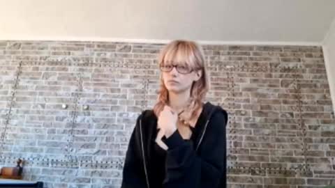 Snapshot of pricillasol chatting on April 5, 8:11 am Stella online show from April 5, 8:11 am