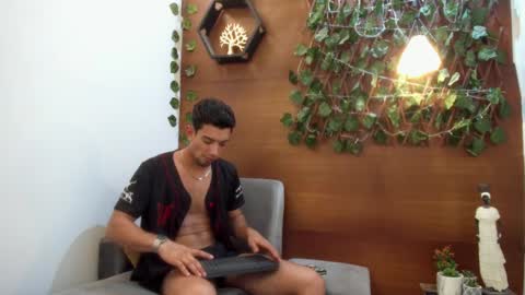 prince_arthur77 online show from January 10, 4:20 pm