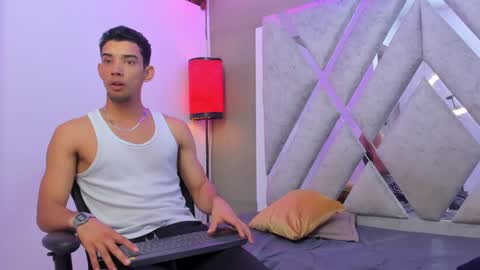 prince_arthur77 online show from January 11, 1:01 pm