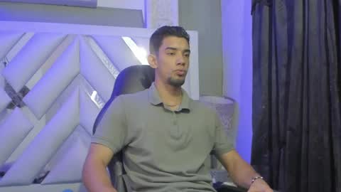 prince_arthur77 online show from January 22, 12:49 pm