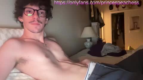 Peaches online show from October 19, 2:01 am