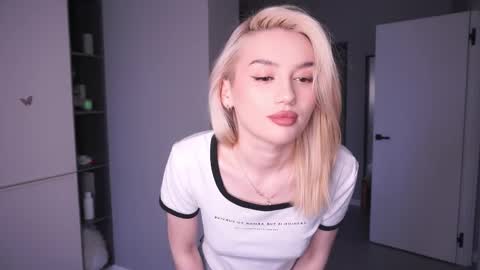 Snapshot of princess_blondee chatting on April 7, 7:53 am Scarlette online show from April 7, 7:53 am