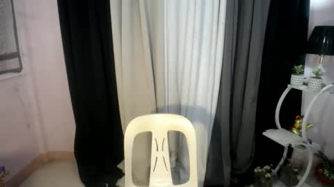 Snapshot of princess_luxe chatting on March 6, 9:00 pm Cutie Princess online show from March 6, 9:00 pm