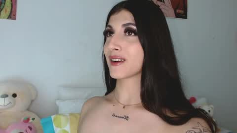 Snapshot of princess_ofyourdreams chatting on April 17, 6:16 am Sophie online show from April 17, 6:16 am