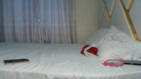 Snapshot of princess_princessa chatting on February 2, 9:19 am princess_princessa online show from February 2, 9:19 am