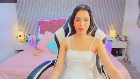 Snapshot of princess_skinny18 chatting on June 20, 9:17 pm princess_skinny18 online show from June 20, 9:17 pm