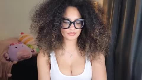 Snapshot of princessamberrrxo chatting on December 5, 4:01 pm Amber online show from December 5, 4:01 pm