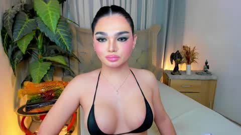 Snapshot of princesshugecumontop chatting on December 3, 3:54 pm PrincessDONT FORGET TO FOLLOW ME online show from December 3, 3:54 pm