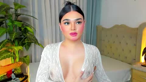 Snapshot of princesshugecumontop chatting on December 22, 8:00 am PrincessDONT FORGET TO FOLLOW ME online show from December 22, 8:00 am