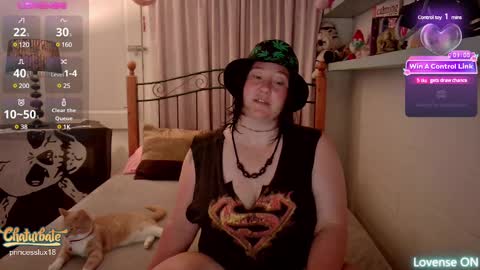 Snapshot of princesslux18 chatting on January 4, 6:51 pm Lux Alot Luxi online show from January 4, 6:51 pm