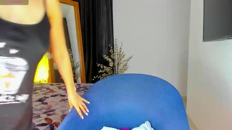 princessmariana25 online show from December 15, 8:02 pm