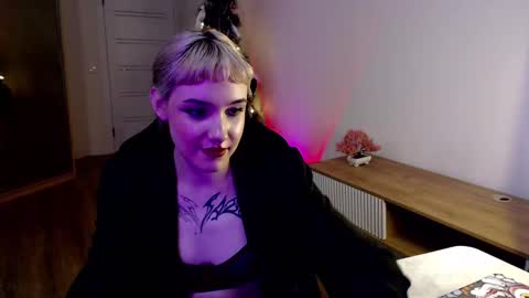 Snapshot of princessshy___ chatting on February 13, 7:10 pm 18 y.o online show from February 13, 7:10 pm