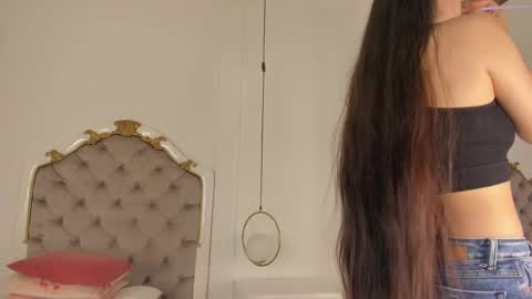Snapshot of princsgirl_ chatting on April 17, 1:36 pm Marcela online show from April 17, 1:36 pm