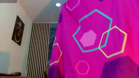 priscilarainbow online show from February 25, 11:11 pm