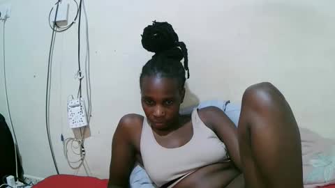 pritty_amber online show from May 1, 11:42 pm