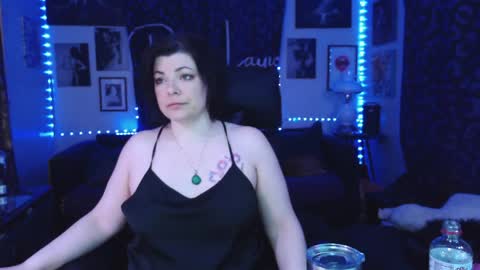 PenneyLayne online show from April 3, 12:03 pm