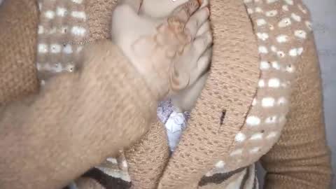 Snapshot of priyu_ chatting on December 15, 2:05 am priyu_ online show from December 15, 2:05 am