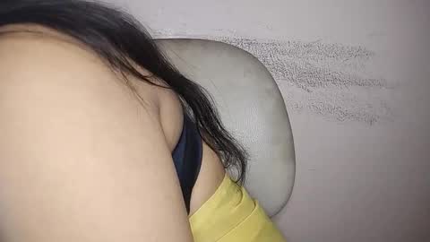 Snapshot of priyu_ chatting on December 18, 3:12 am priyu_ online show from December 18, 3:12 am