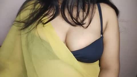 Snapshot of priyu_ chatting on December 19, 3:24 am priyu_ online show from December 19, 3:24 am